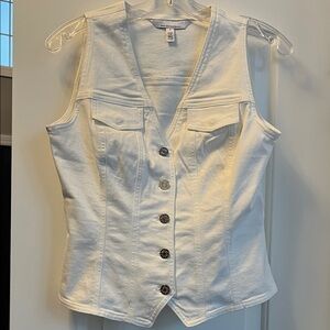 White House Black Market White Sleeveless Button-Up vest